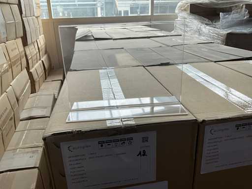 Lot présentoirs/cadres plexi A5 sur pied (1560x)