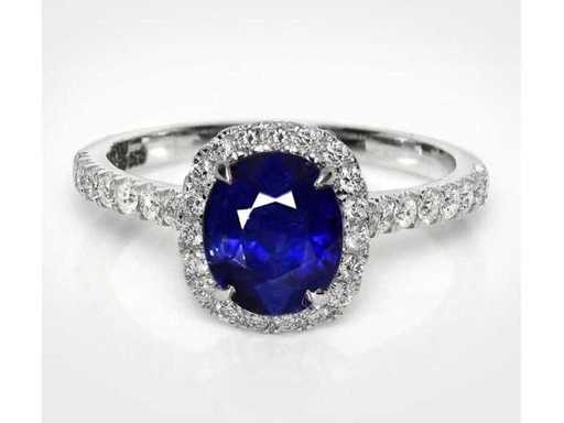 Luxury Ring in Natural Intense Deep Blue Sapphire 2,52 Karat