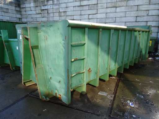 Hooklift outlet container