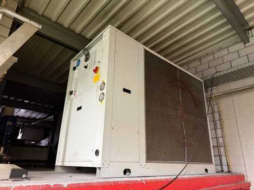 Cooling water installation