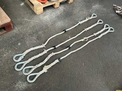 Hoisting choir with metal stockings (4x)
