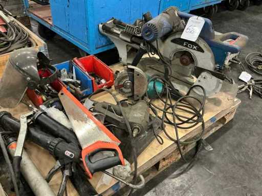 Piła radialna, szlifierka i narzędzia ręczne