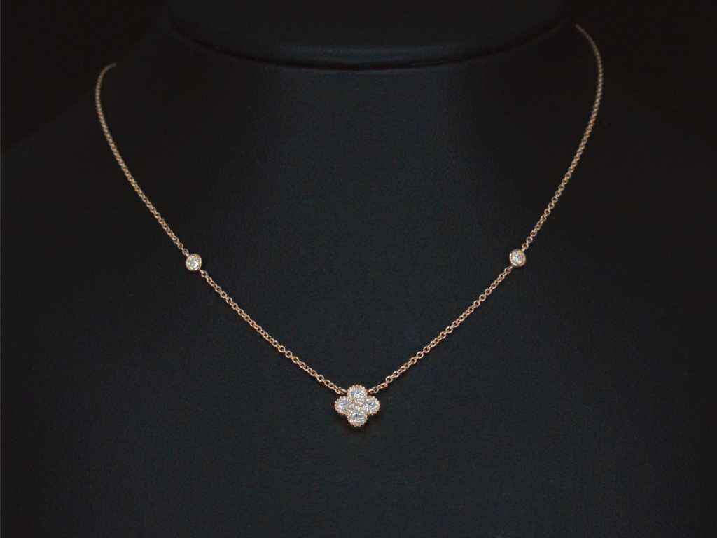 Collier en or rose avec pendentifs en diamants trèfle à quatre feuilles