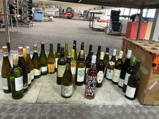 Variație de vinuri rosé, roșu și alb (28x)