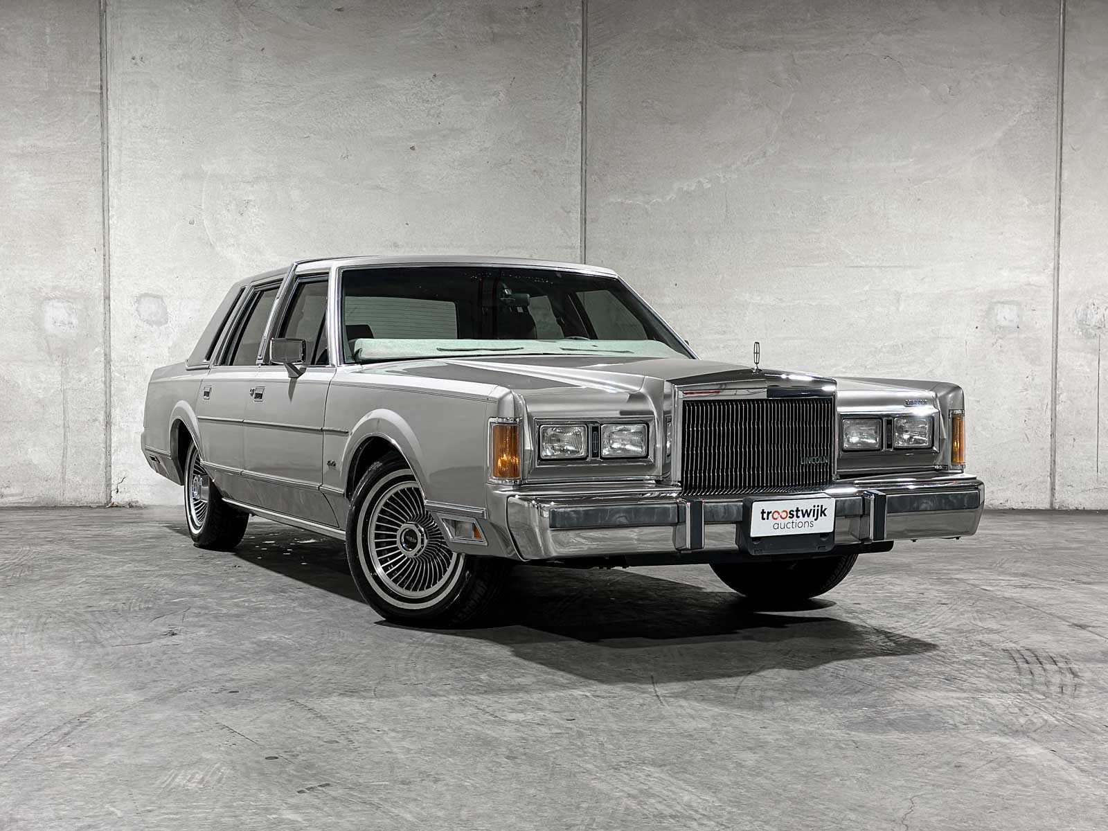 Lincoln Town Car 4.9 V8 Signature SD 160pk 1989, K-946-BX