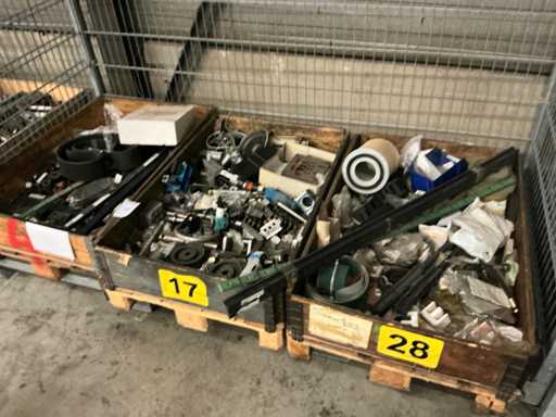 Batch of various spare parts