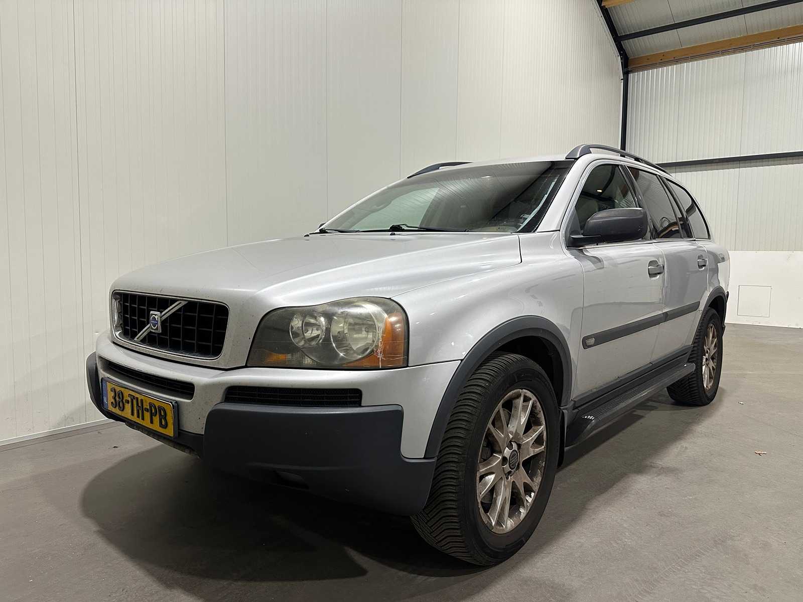Volvo XC90 2.4 D5 Executive 38-TH-PB