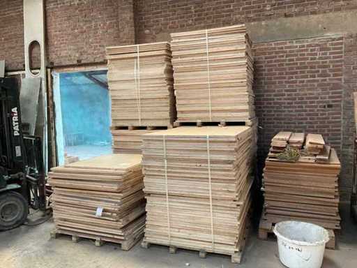 Plywood sheet material (280x)