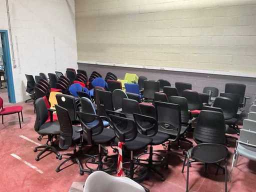Large batch of various office chairs/waiting room chairs (115x)