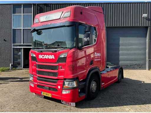 Trucks, trailers and commercial vehicles