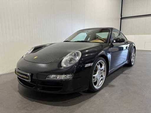 Collector's auction with passenger cars, commercial vehicles and other equipment in Odiliapeel