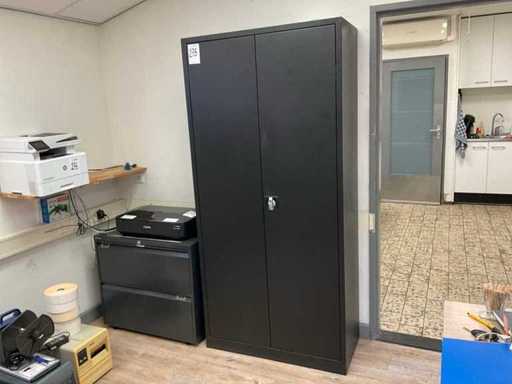 Armoire/commode avec son contenu.