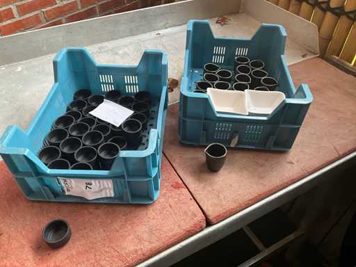 Batch of sauce jugs and tealight pots