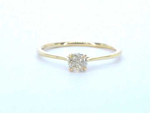 Złoty pierścionek pasjansa z diamentem o szlifcie błyskawiackim