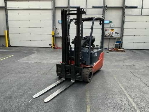 2018 TOYOTA 8FBE20T Chariot élévateur