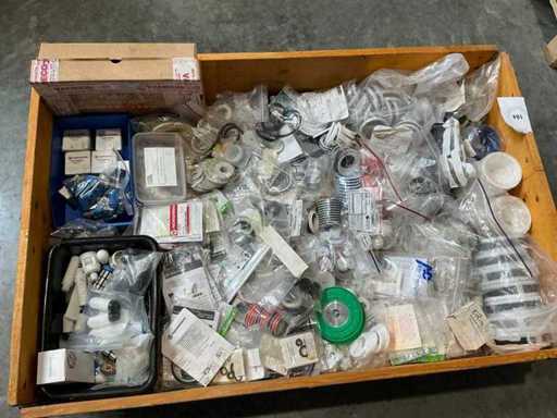 Lotto di varie parti pneumatiche
