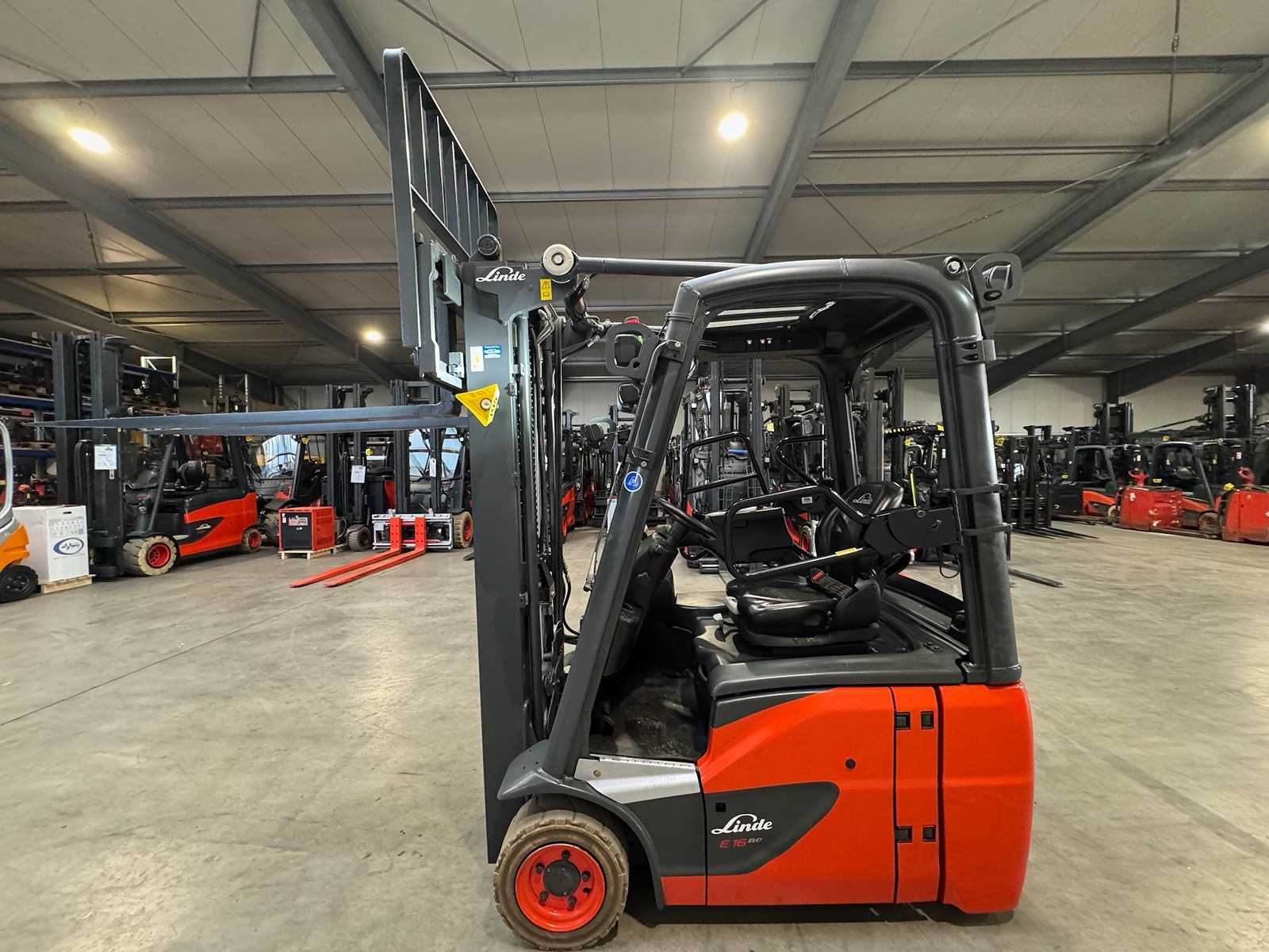 49/2018 Service + UVV 01/2027 Linde E16 Free-Lift Duplex Electric Forklift 10,803 Hours