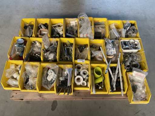 Różne tace z materiałem do chwytania