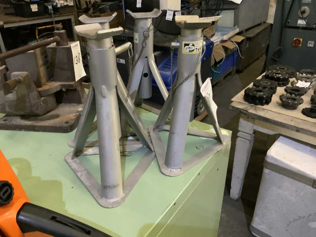 Axle support (4x)