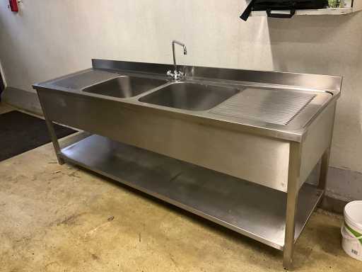 Évier en acier inoxydable
