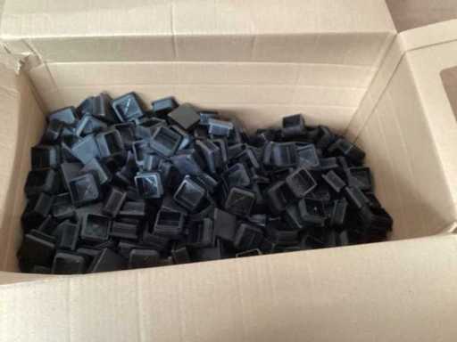 Boîte Serviprof remplie de capuchon en plastique à encapsuler