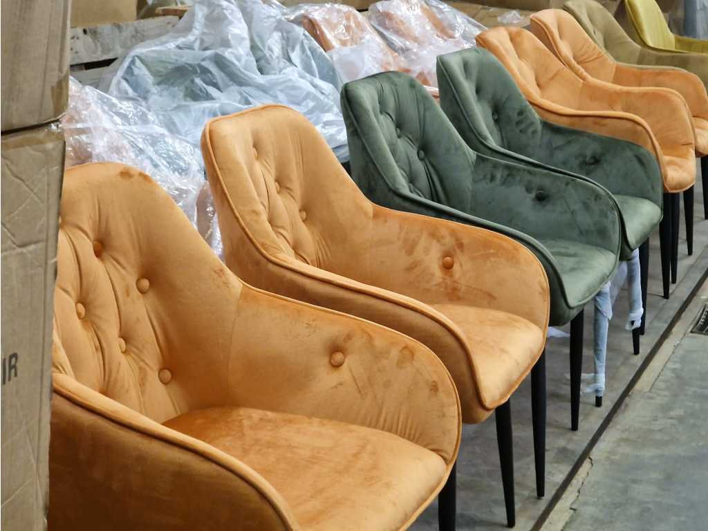 Online auction of chairs, armchairs, tables and decoration