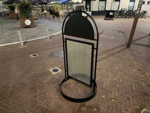 Panneau mobile sur bitume