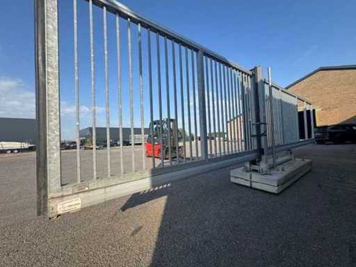 Cantilever sliding gate