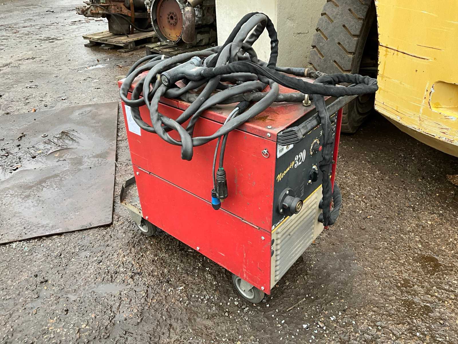 1998 Selco Neomig 320 MIG welding machine