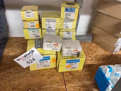 12 boîtes de clous ; des bouchons en laiton ; Capsules de couverture