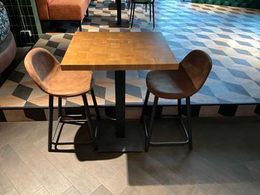 Satellitenrechteckiger Esstisch mit Stühlen