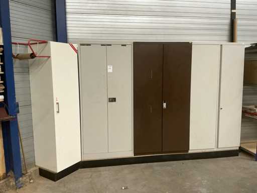 Workshop cabinet with contents (3x)