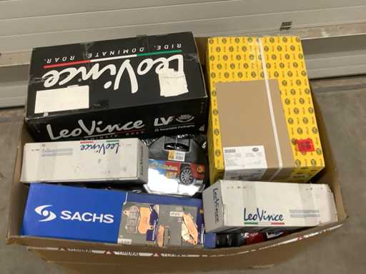 Pallet auto-onderdelen