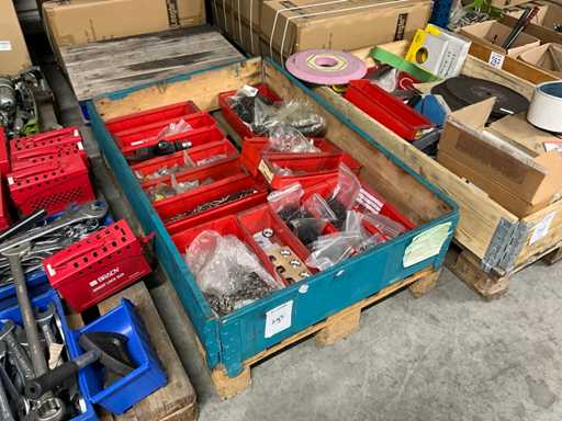 Verschiedene Ketten und Teile