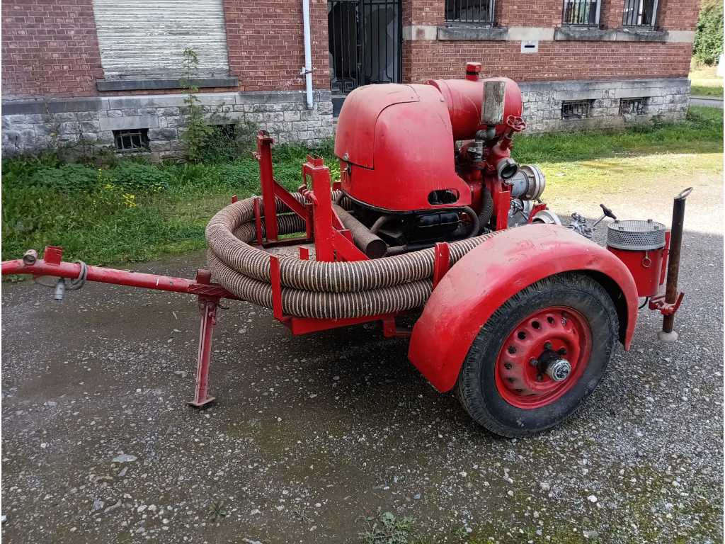 Waterpomoe van de brandweerman