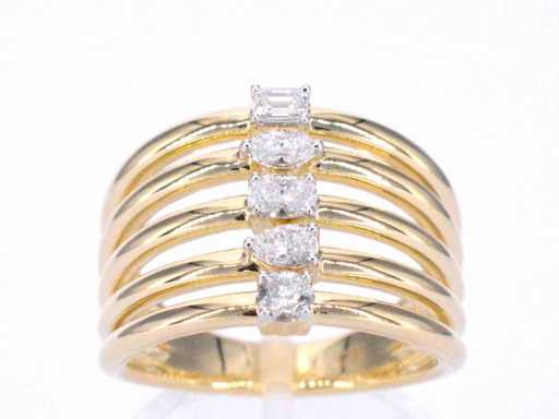 Gouden ring met 5 diamanten