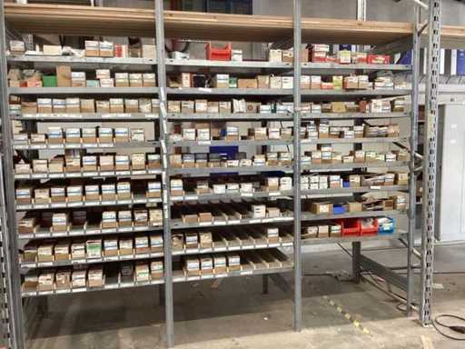 Rack à vis avec contenu Vis en carton, vis DIN et divers