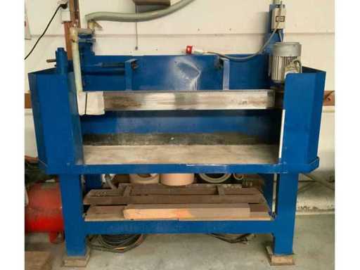 Belt grinder with water cooling