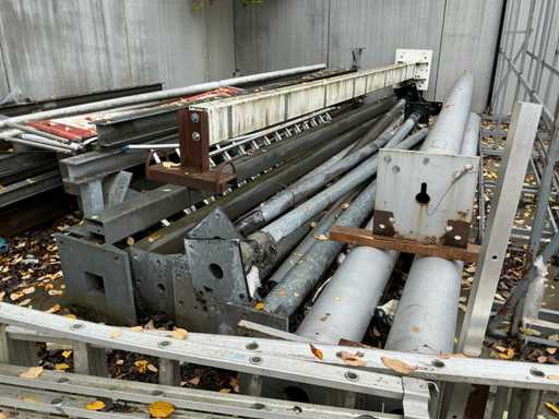 Diverse reclamezuilen (13x) en H-profielen