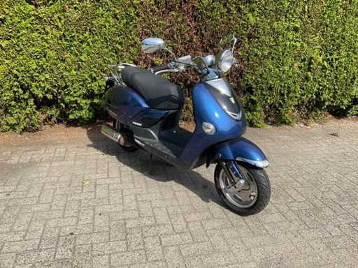 Killerbee New Retro Scooter