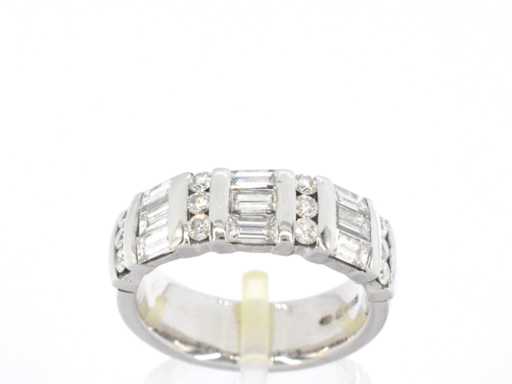 Witgouden ring met diamanten