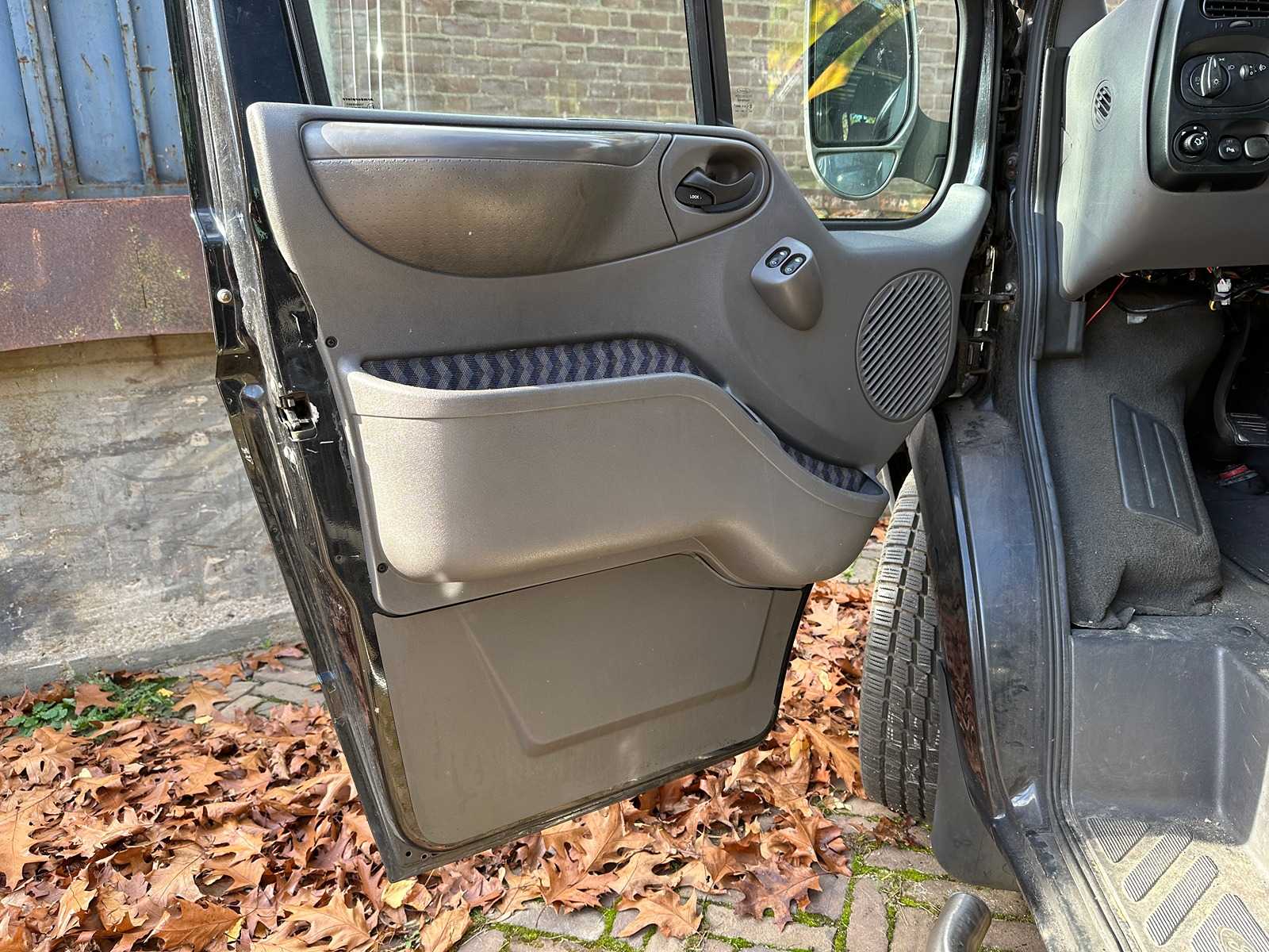 Ford Transit 260S FD DC 125 Camper 125pk 2003, J-557-JB