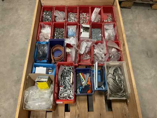 Lotto di materiale per l'installazione