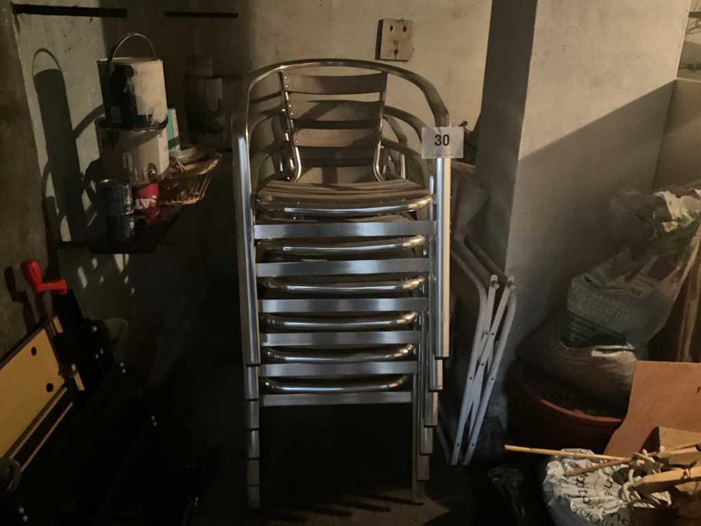 Partij diverse terrastafels en stoelen