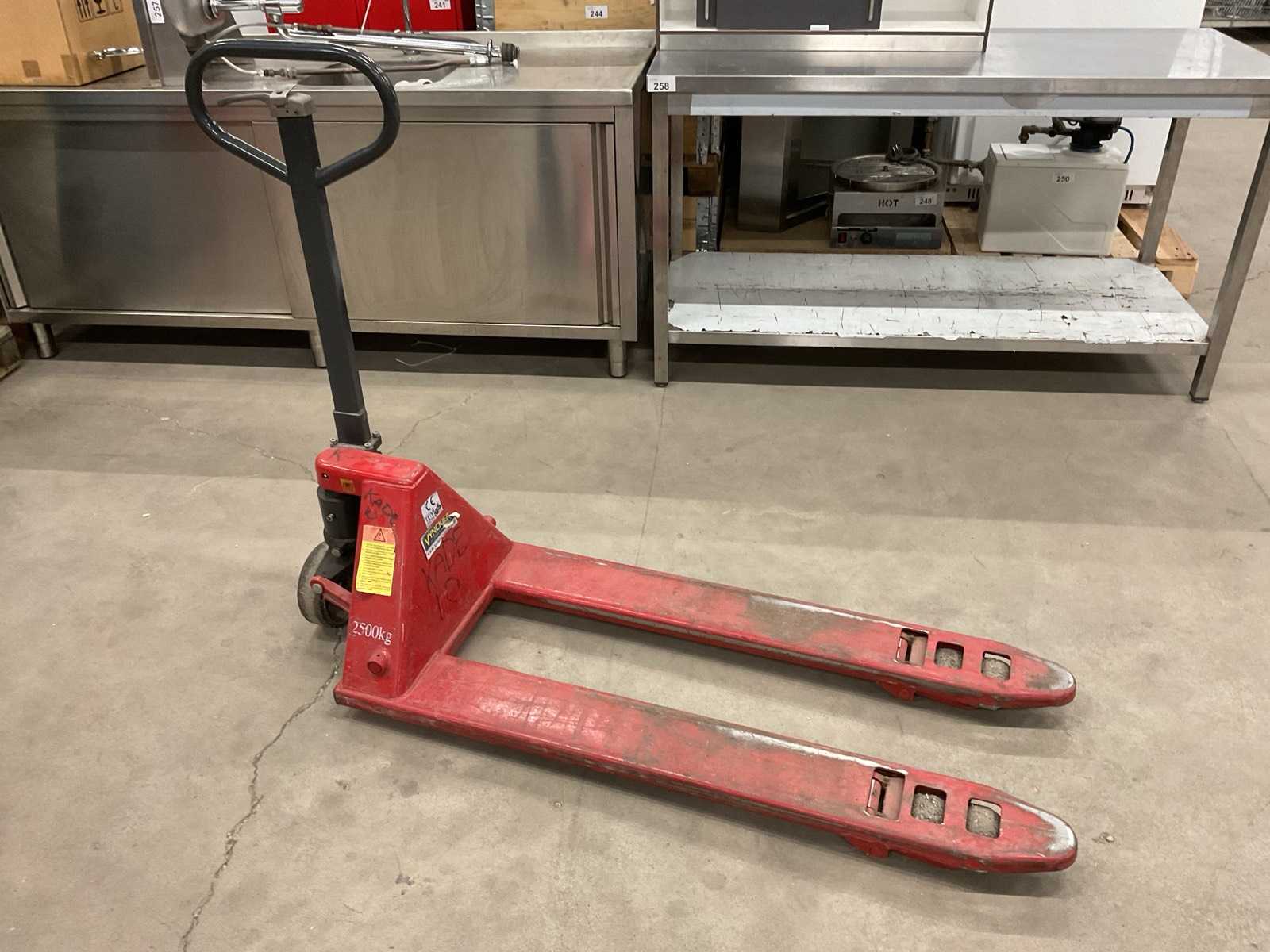 Vynkier 2500kg Pallet Truck