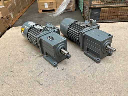 Lenze Motorreductor (2x)