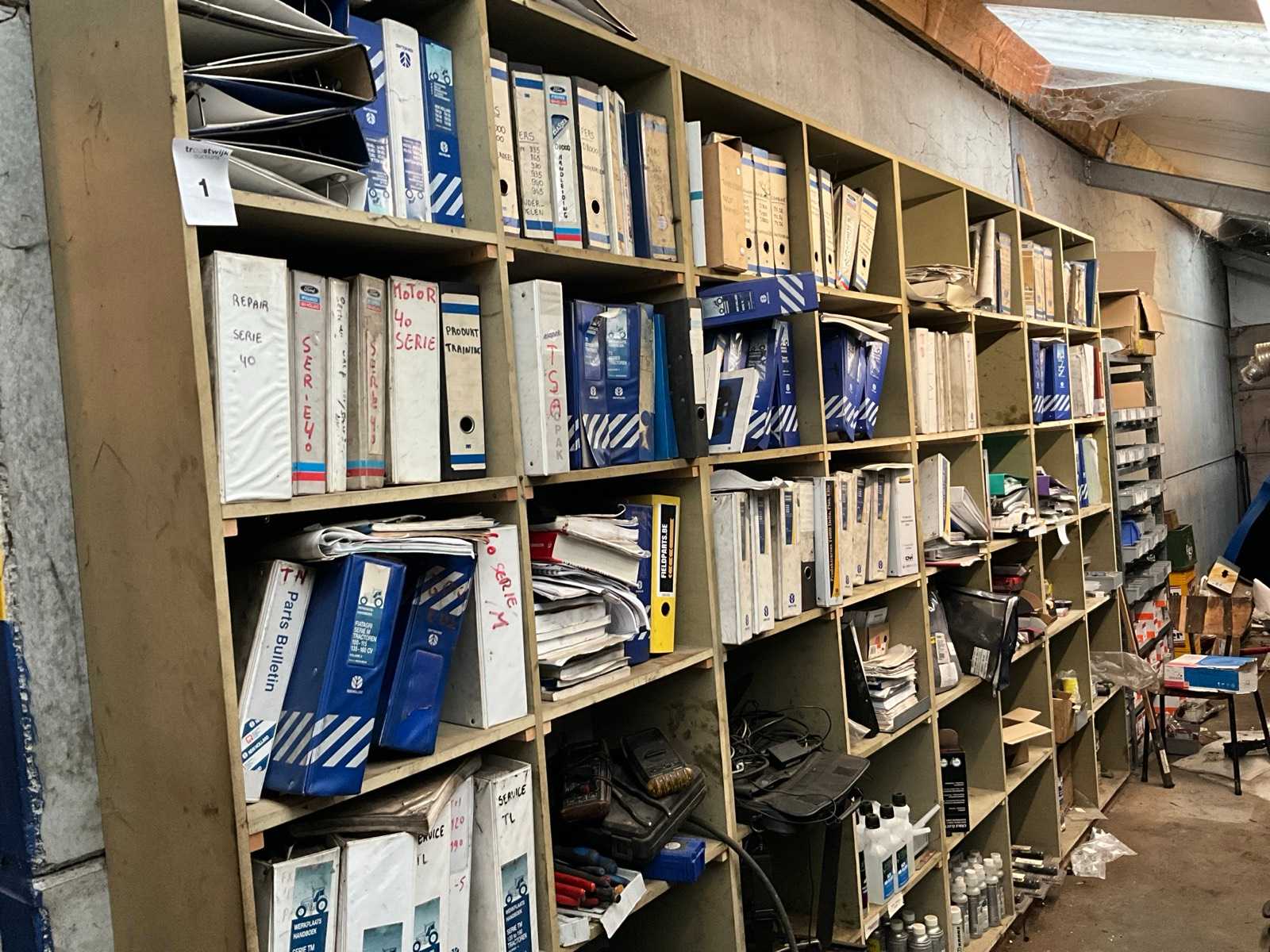 New Holland Large batch of workshop books