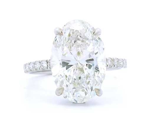 Ring aus 18 Karat Weißgold mit 5,55 crt. Diamant