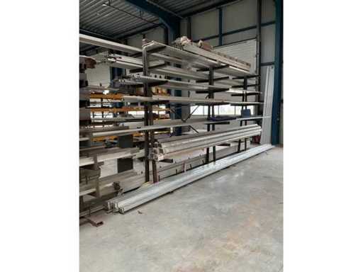 Metallregal mit Inhalt (7 Ebenen)