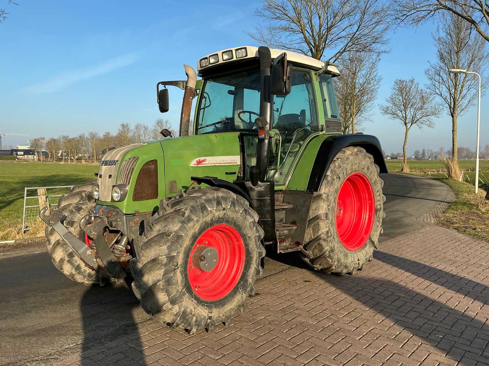 2002 Fendt 411 vario All-wheel drive agricultural tractor